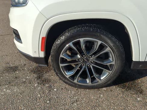 Used 2022 Jeep Grand Wagoneer Series III w/ Rear Seat Video Group 1 image 34