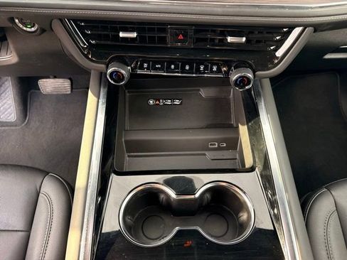 Used 2025 Chevrolet Tahoe LT AWD/4WD image 18