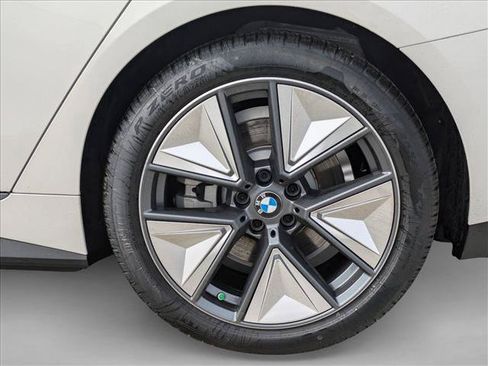 Used 2026 BMW i4 eDrive40 w/ Premium Package RWD image 10