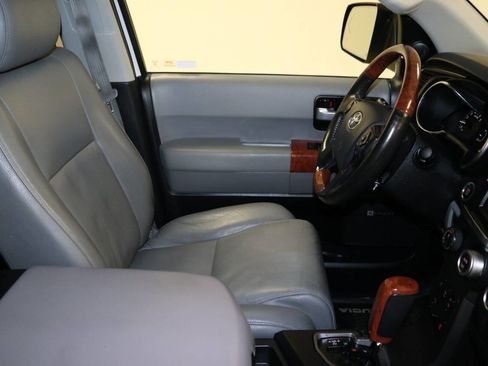 Used 2020 Toyota Sequoia Platinum image 92