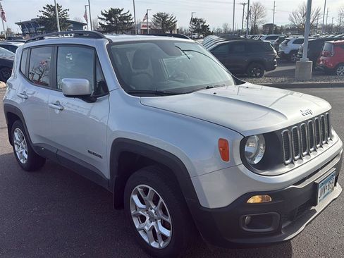 Used 2016 Jeep Renegade Latitude w/ Cold Weather Group image 8