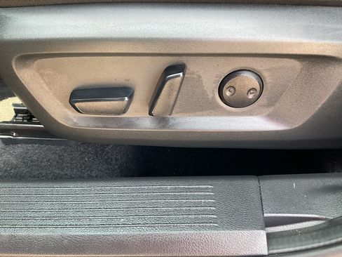 Used 2025 Nissan Rogue SV w/ SV Premium Package FWD image 20