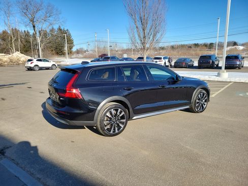 Used 2024 Volvo V60 B5 Cross Country Ultimate image 7
