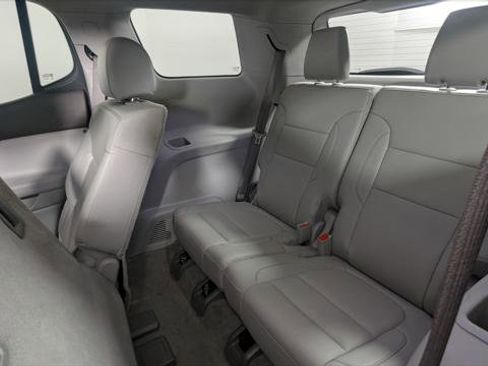 Used 2023 GMC Acadia SLT image 18