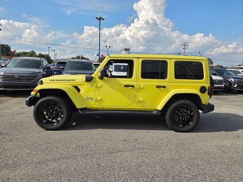 Used 2023 Jeep Wrangler Unlimited Sahara w/ Cold Weather Group AWD/4WD image 4