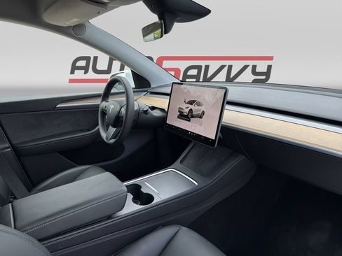 Used 2024 Tesla Model Y Long Range AWD/4WD image 6