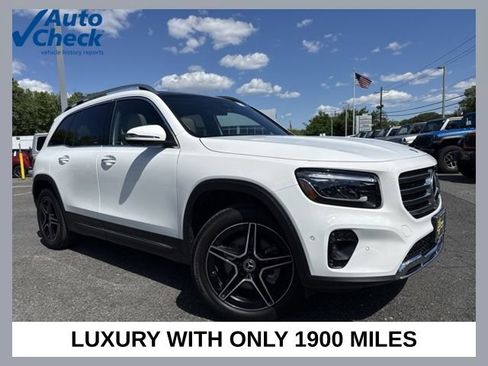 Used 2026 Mercedes-Benz GLB 250 4MATIC image 1
