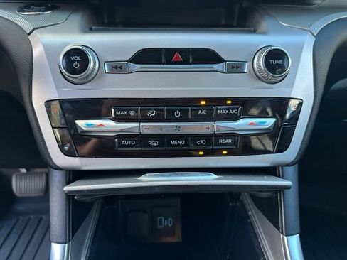 Certified 2022 Ford Explorer XLT w/ Equipment Group 202A RWD image 22