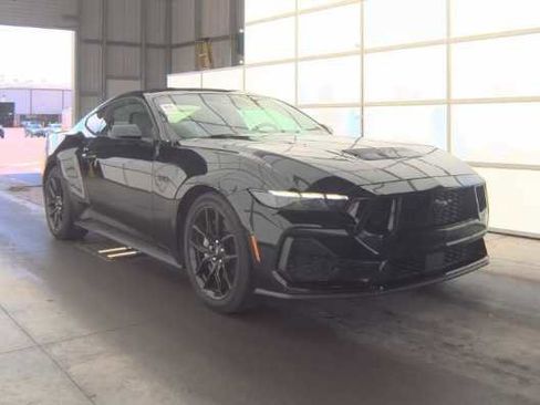 Used 2025 Ford Mustang GT Premium RWD image 3