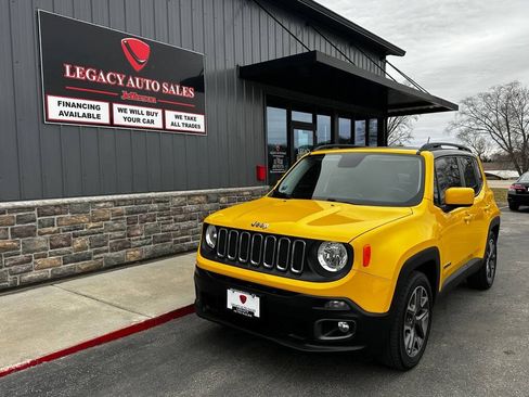 Used 2016 Jeep Renegade Latitude FWD image 1