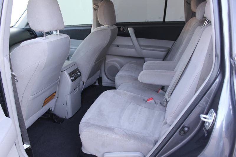Used 2013 Toyota Highlander 4WD w/ Cold Weather Pkg image 11