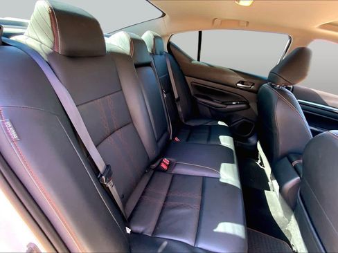Used 2024 Nissan Altima 2.5 SR w/ SR Premium Package FWD image 18