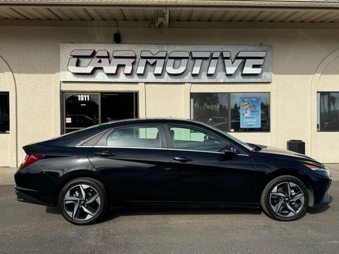 Used 2023 Hyundai Elantra Limited image 3