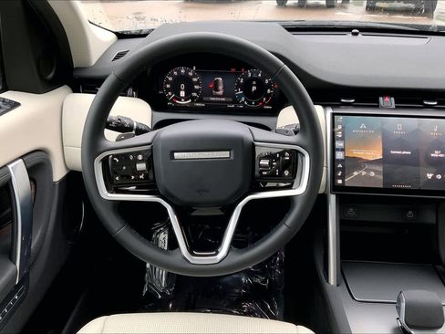 Used 2025 Land Rover Discovery Sport S image 5