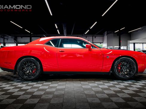 Used 2015 Dodge Challenger SRT Hellcat RWD image 32