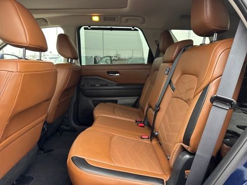 Used 2024 Nissan Pathfinder Platinum w/ Cargo Package image 9