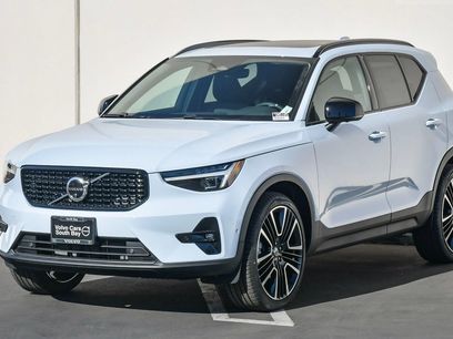 Certified 2025 Volvo XC40 B5 Ultra w/ Climate Package
