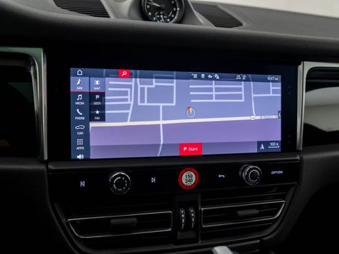 Certified 2026 Porsche Macan AWD/4WD image 24