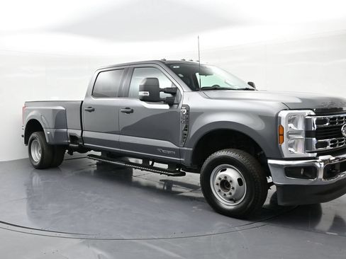 Certified 2025 Ford F350 XLT AWD/4WD image 4