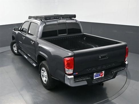 Used 2017 Toyota Tacoma SR5 image 31