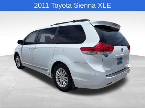 Used 2011 Toyota Sienna XLE FWD image 6