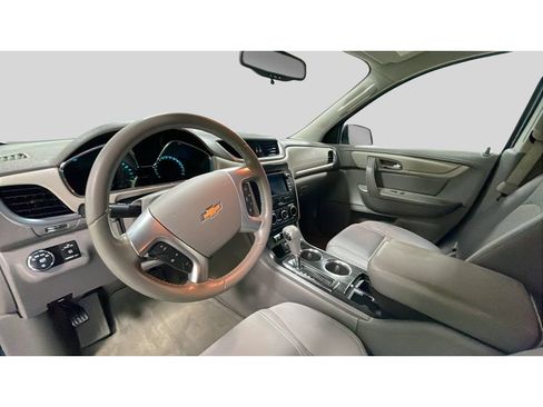 Used 2017 Chevrolet Traverse LT w/ Traveler's Package FWD image 11