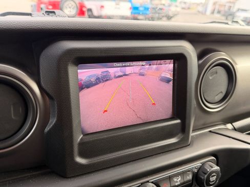 Used 2023 Jeep Wrangler Unlimited Sport image 22