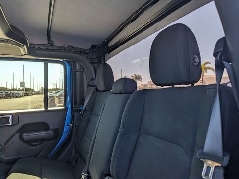 Used 2021 Jeep Gladiator Sport image 16