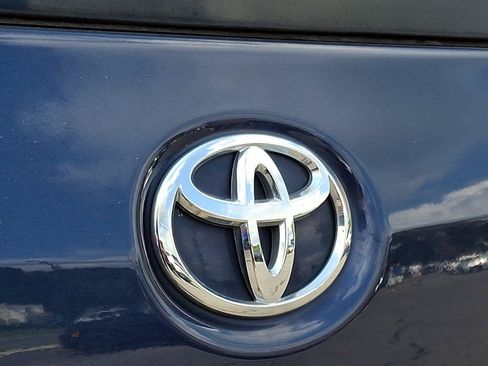 Used 2020 Toyota Sienna XLE Premium w/ Carpet Mat Package FWD image 30
