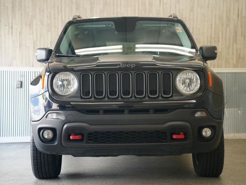 Used 2017 Jeep Renegade Trailhawk w/ Premium Trailhawk Package AWD/4WD image 3