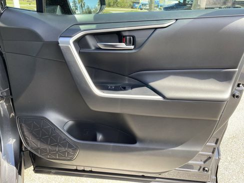 Used 2021 Toyota RAV4 XLE w/ Convenience Package FWD image 37