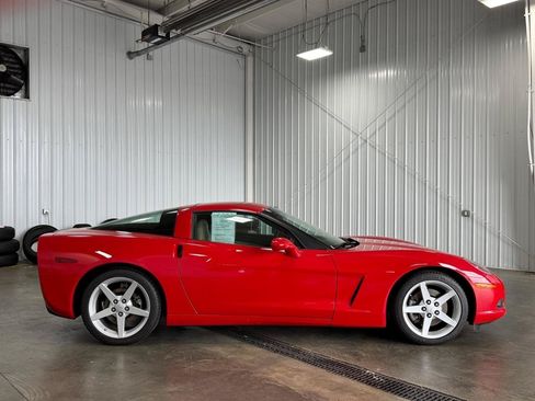 Used 2005 Chevrolet Corvette Coupe w/ 2LT w/ Preferred Equipment Group RWD image 2