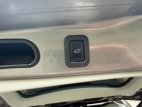 Used 2016 Toyota Highlander Limited Platinum AWD/4WD image 13