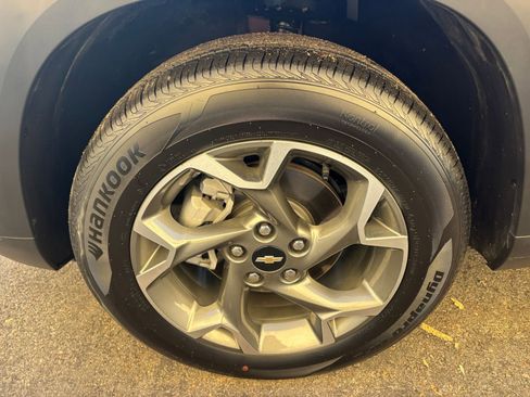 Used 2025 Chevrolet Trax LT image 30