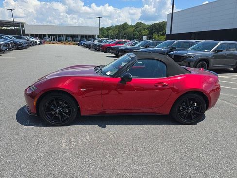 Certified 2022 MAZDA MX-5 Miata Club RWD image 6