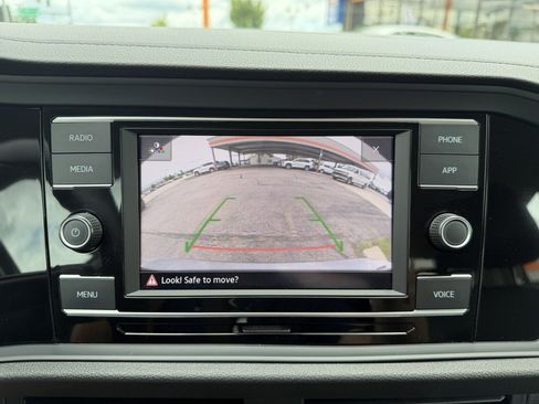 Used 2024 Volkswagen Jetta SE FWD image 19