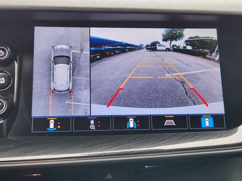 Used 2021 Buick Envision Essence w/ Technology Package I FWD image 8
