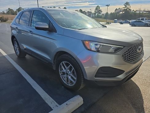 Used 2024 Ford Edge SEL image 2