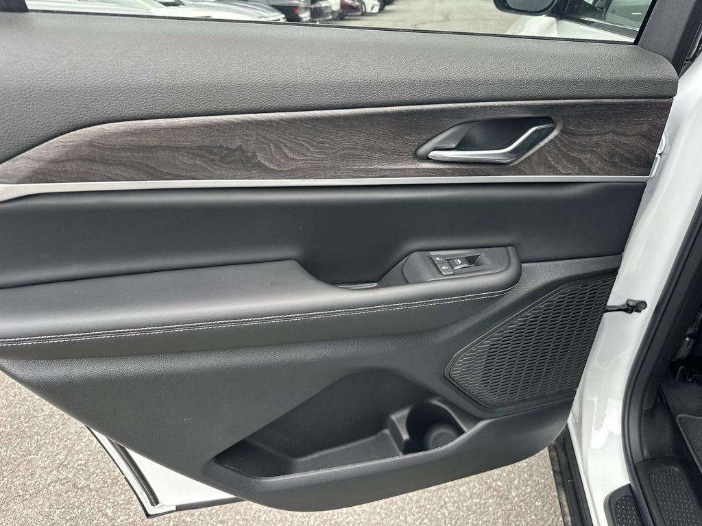 New 2026 Jeep Grand Cherokee L 4WD image 18