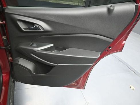 Used 2025 Chevrolet Trax LT w/ LT Convenience Package image 23