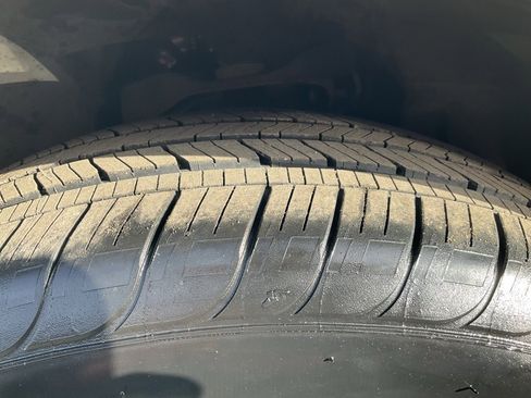 Used 2021 Nissan Frontier SV w/ Midnight Edition Floor Mats image 76