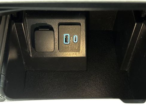 Used 2023 Ford Explorer Limited image 25