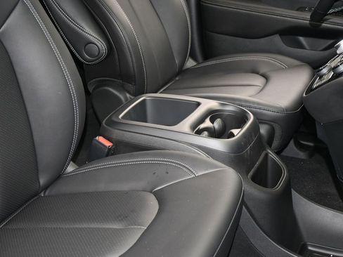 New 2026 Chrysler Pacifica Select image 42