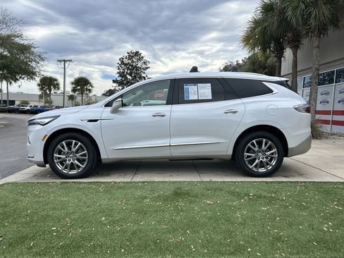 Used 2023 Buick Enclave Premium w/ Experience Buick Package image 7