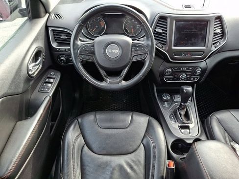 Used 2019 Jeep Cherokee Trailhawk image 13