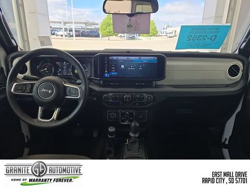 Used 2024 Jeep Wrangler Unlimited Sahara AWD/4WD image 13