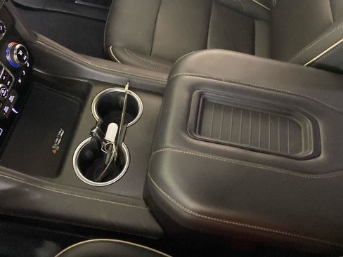 Used 2024 GMC Yukon AT4 w/ AT4 Premium Plus Package AWD/4WD image 5