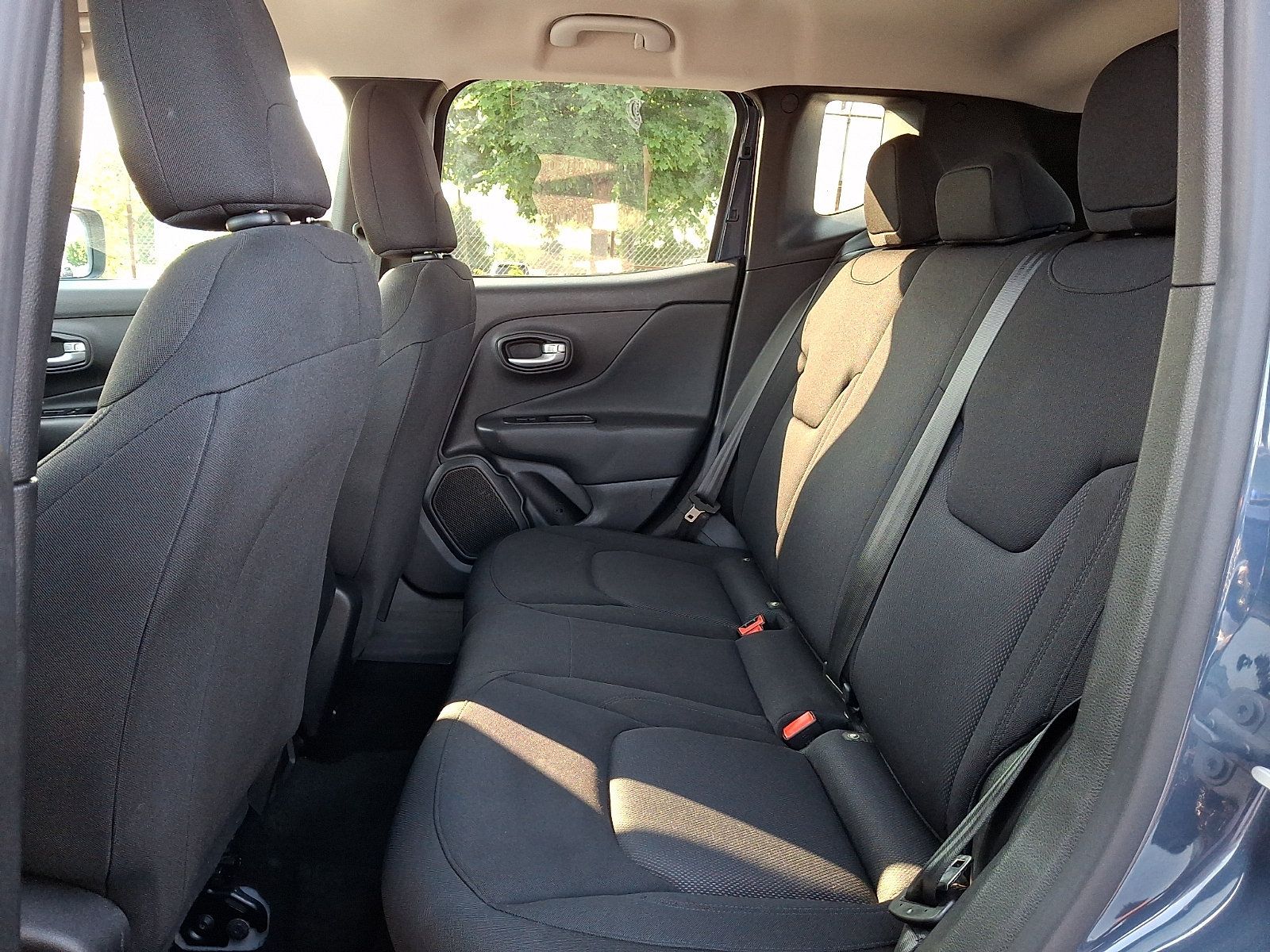 Used 2023 Jeep Renegade Latitude AWD/4WD image 10