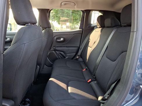 Used 2023 Jeep Renegade Latitude AWD/4WD image 10