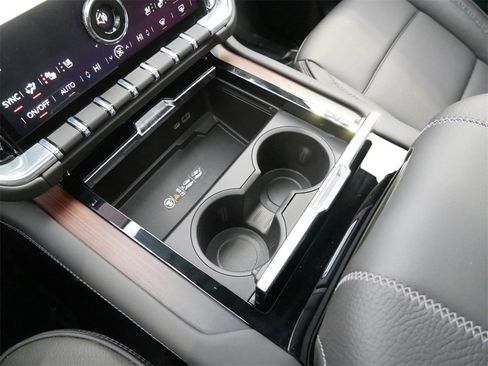 Used 2025 GMC Yukon Denali w/ Sun & Power Step Package image 22